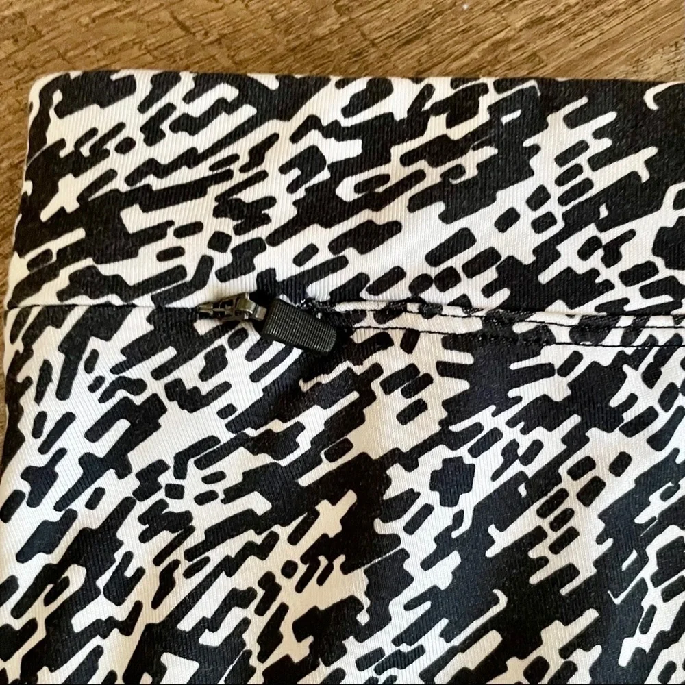 🌺 Nike Dri Fit Pronto Essential Tight Crop Compression Running Leggings Size M